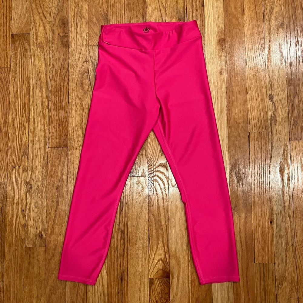 NWOT ALO Yoga Hot Pink Airlift Capri Leggings
